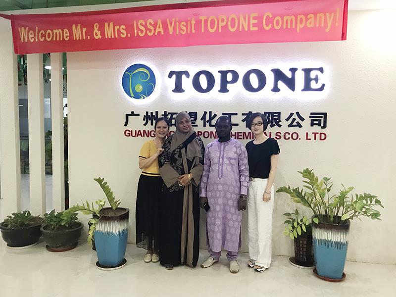 Bienvenue à notre client du Nigeria pour visiter le bureau de la société Guangzhou TOPONE et de la société Jinjiang.
